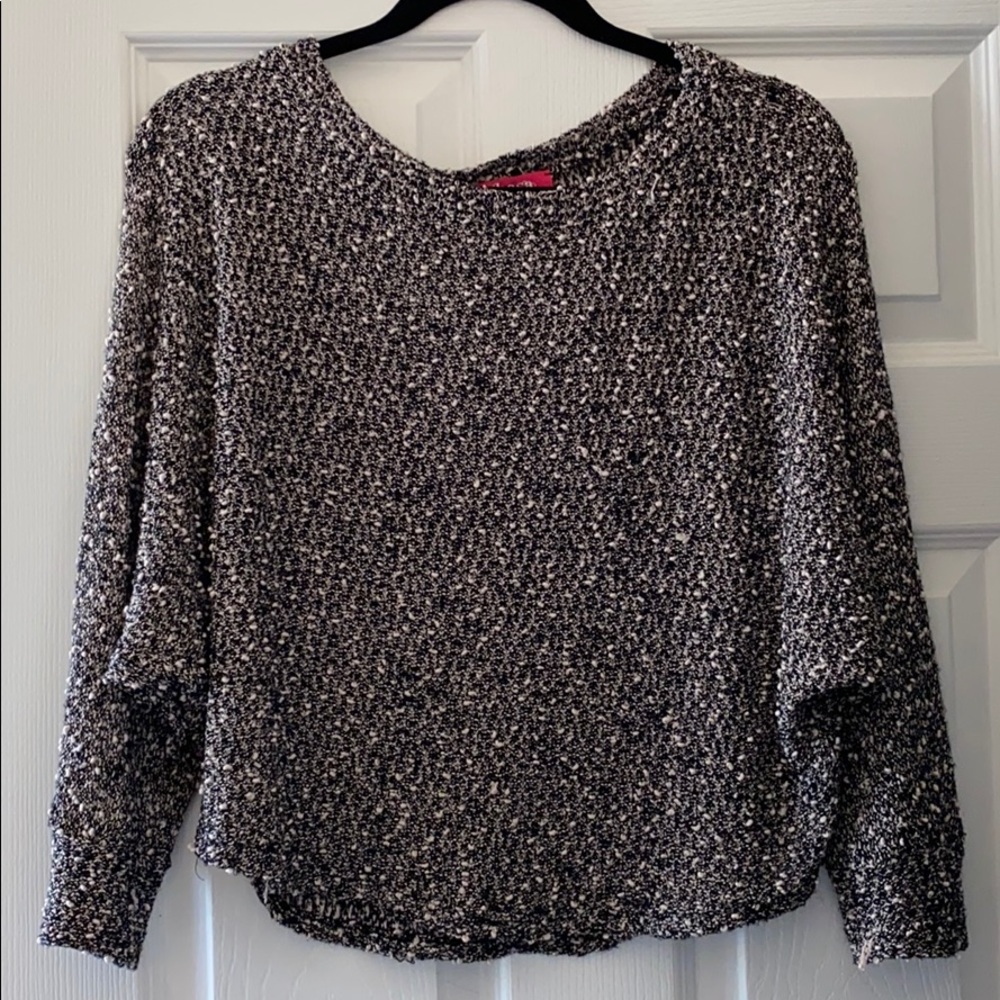 Knitted crop sweater with long sleeves